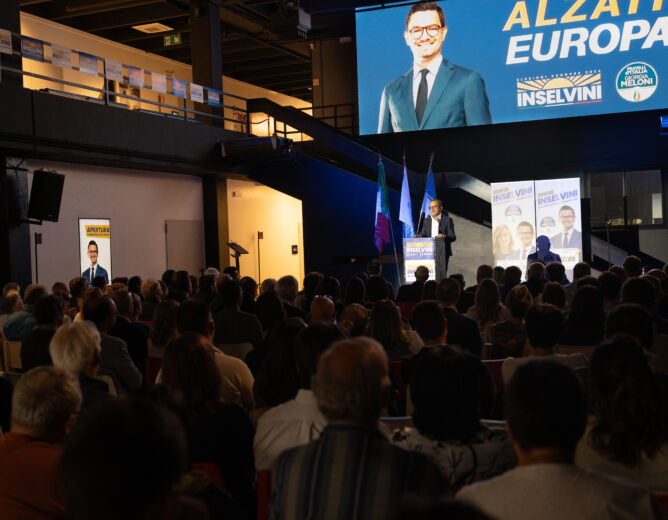Alzati Europa
